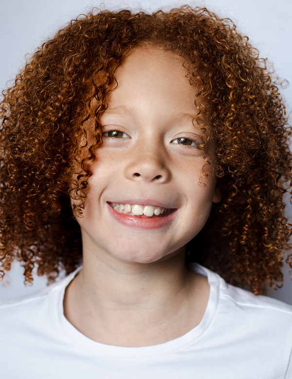 Kindermodel met rood haar aiden