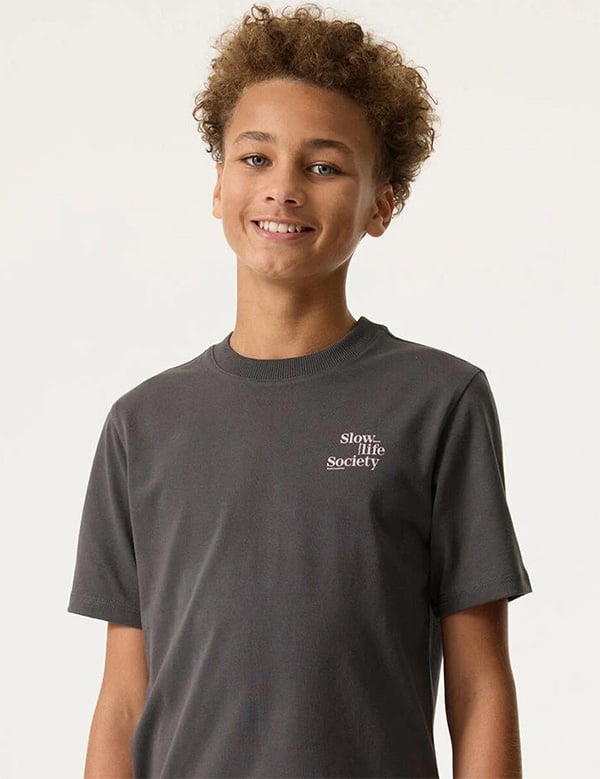 Tienermodel met lichtbruin haar Aiven