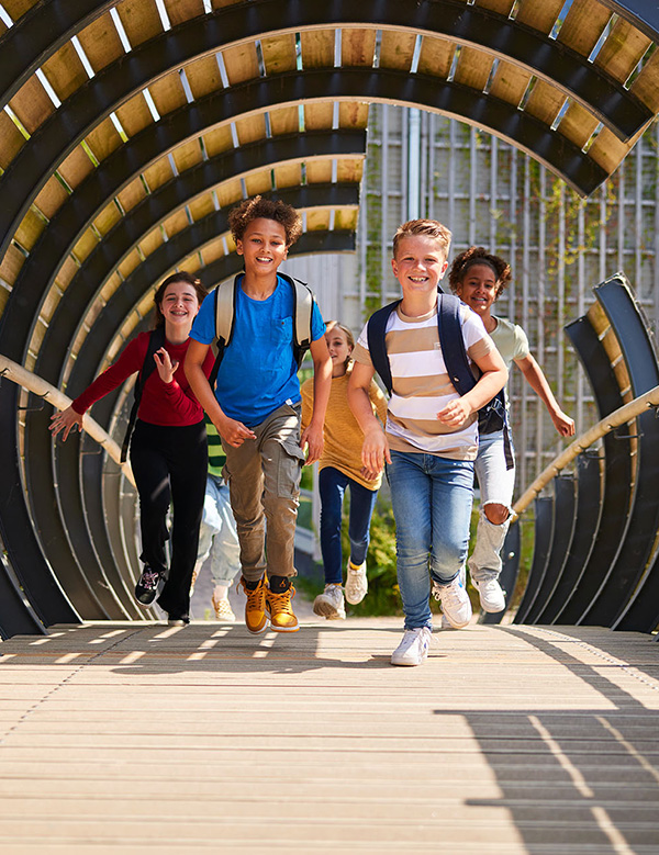 Kindermodel met krullend haar Aiven