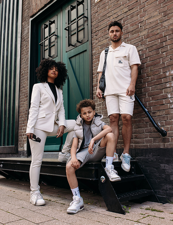 Kindermodel met bruin krullend haar Aiven