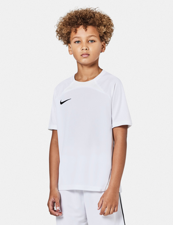 Kindermodel met bruin krullend haar Aiven