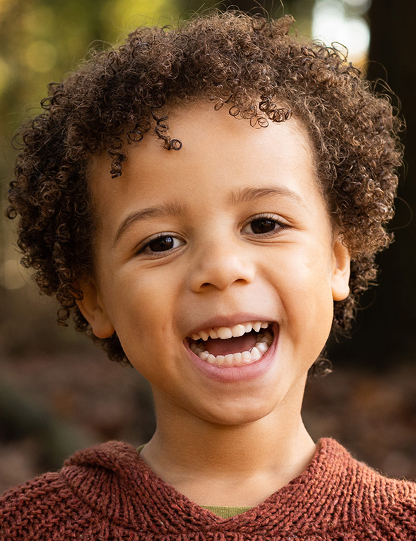 Kindermodel met bruin haar alejo