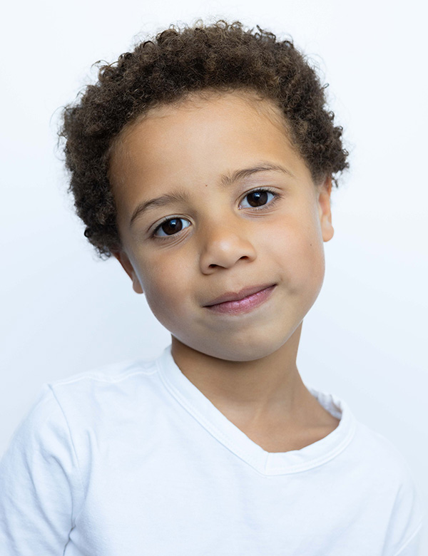 Kindermodel met bruin haar Alejo