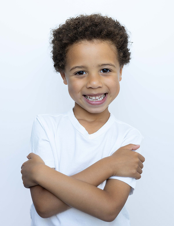 Kindermodel met bruin haar Alejo