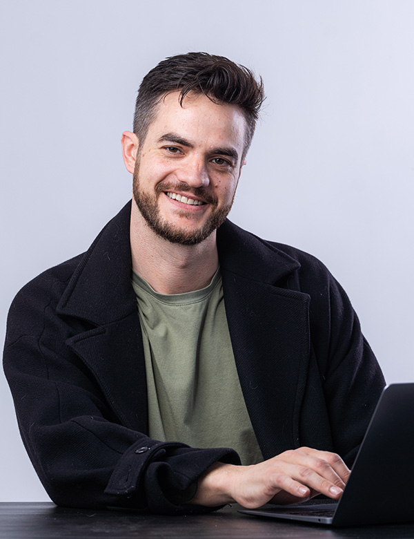 Mannelijk model met bruin haar Alex N.
