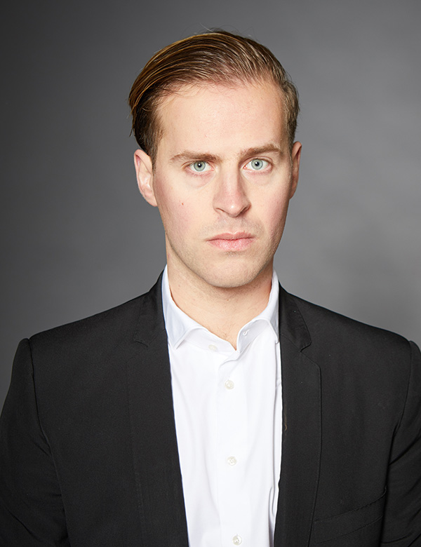 Mannelijk model Blond haar en blauwe ogen Alexander R.