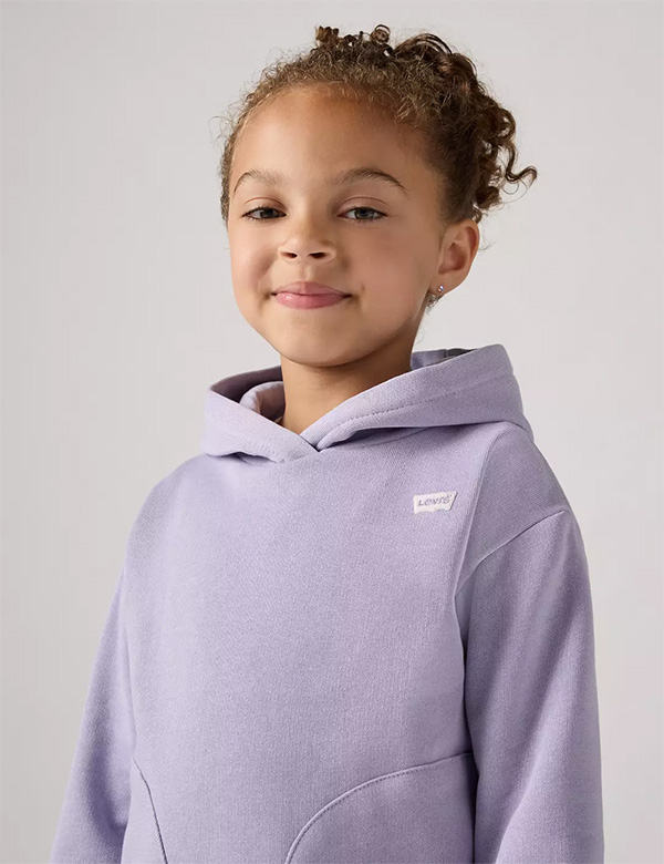 Kindermodel met donkerblond haar Aliya S.