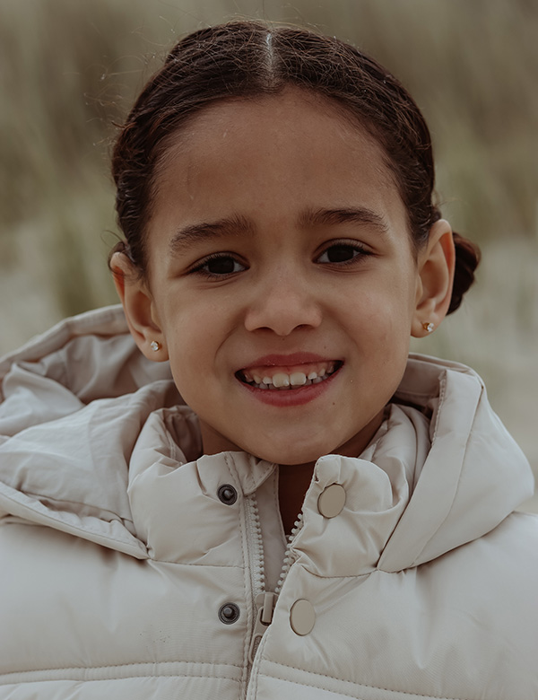 Kindermodel met krullend haar Amara