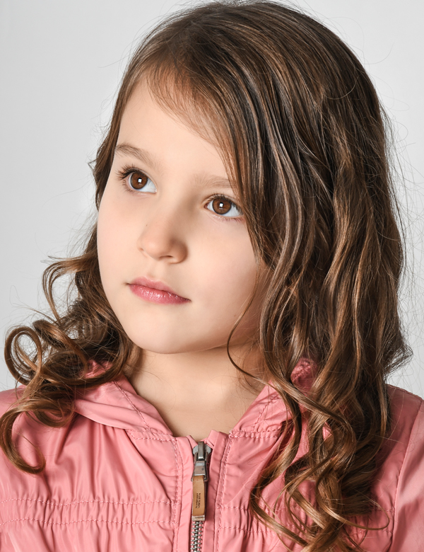 Kindermodel met bruin haar Amelie