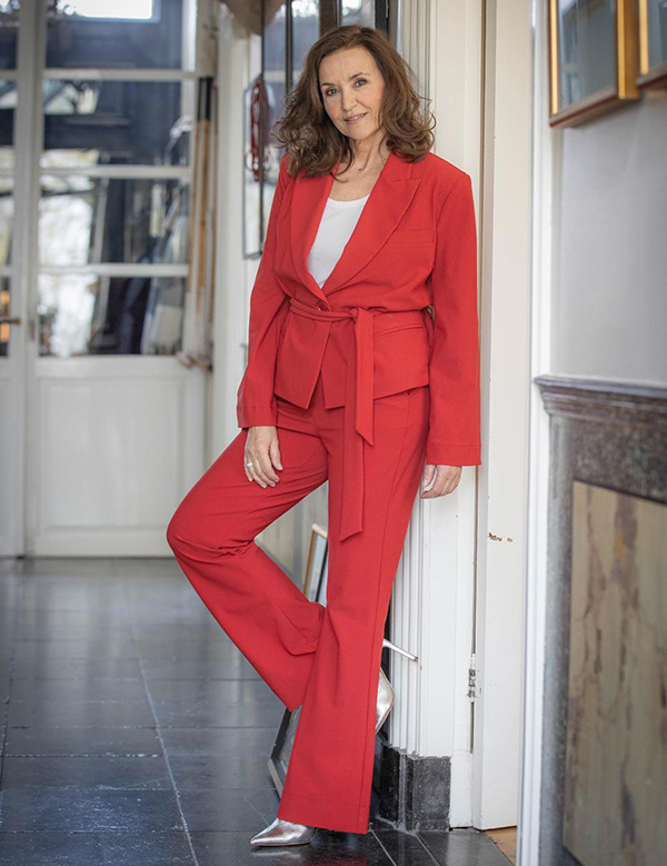 Vrouwelijk model met bruin haar en bruin-groene ogen Anja S.