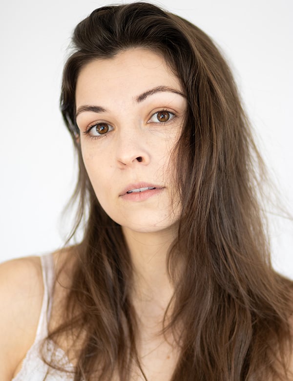 Vrouwelijk model met bruin haar Anna L.