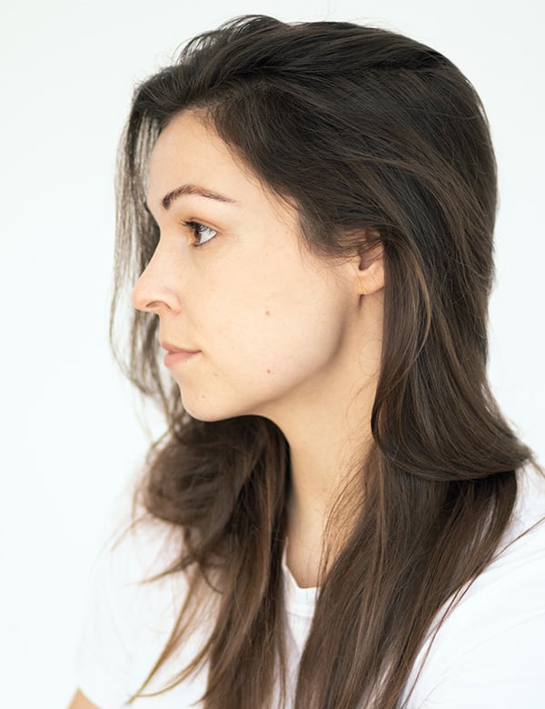 Vrouwelijk model met bruin haar Anna L.