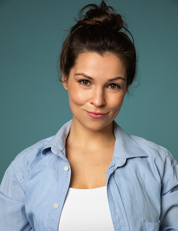 Vrouwelijk model met lang donker bruin haar Anna L.