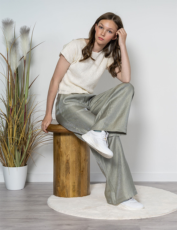 Tienermodel met lichtbruin haar Anna-Lisa