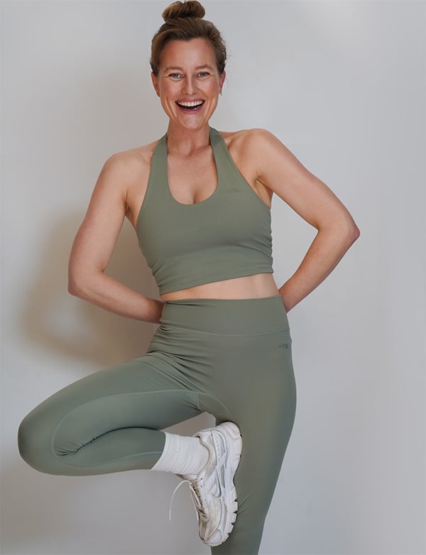 vrouwelijk model met lang donker blond haar Anna W.