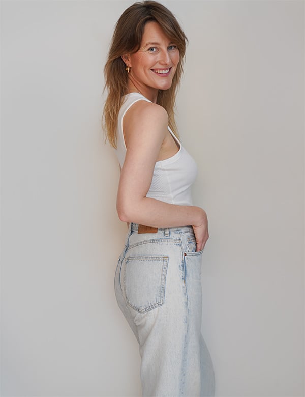 vrouwelijk model met lang donker blond haar Anna W.