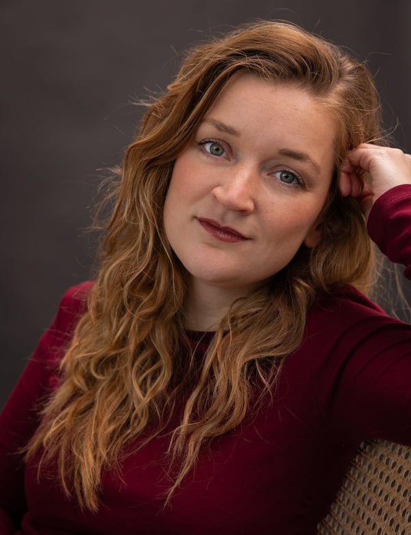 Vrouwelijk model met rossig haar Anne Beu.