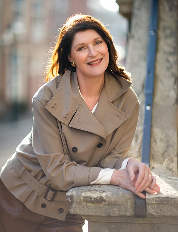 vrouwelijk model met donker bruin haar Anne-Miek H.