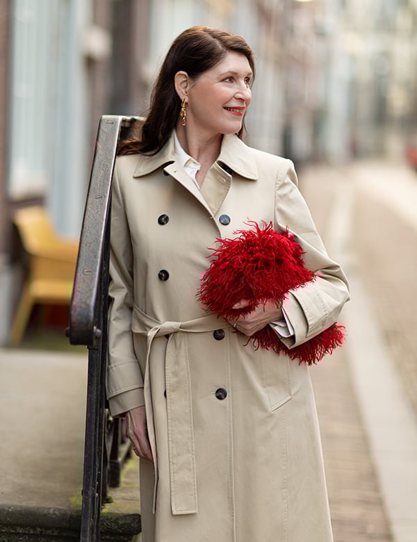 vrouwelijk model met donker bruin haar Anne-Miek H.