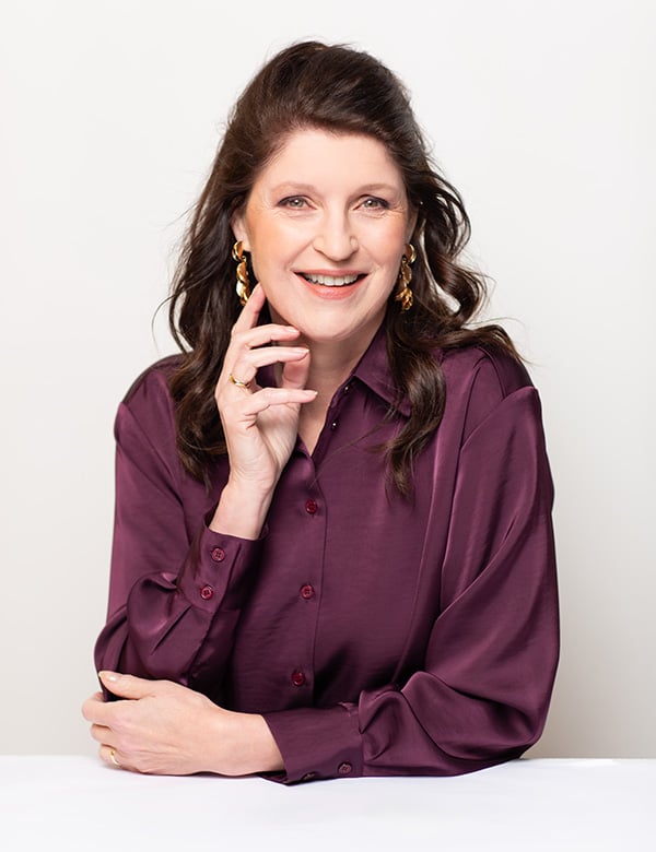 vrouwelijk model met donker bruin haar Anne-Miek H.