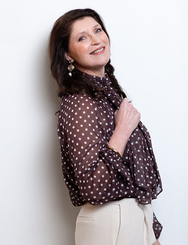 vrouwelijk model met donker bruin haar Anne-Miek H.