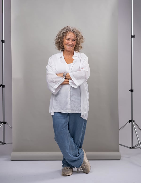 Senior model met krullen Anneke S.