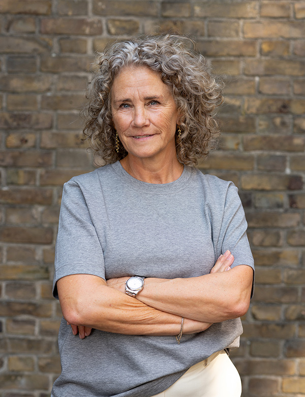 Senior model met krullen Anneke S.