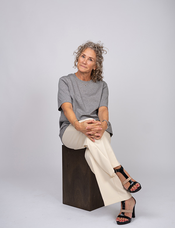 Senior model met krullen Anneke S.