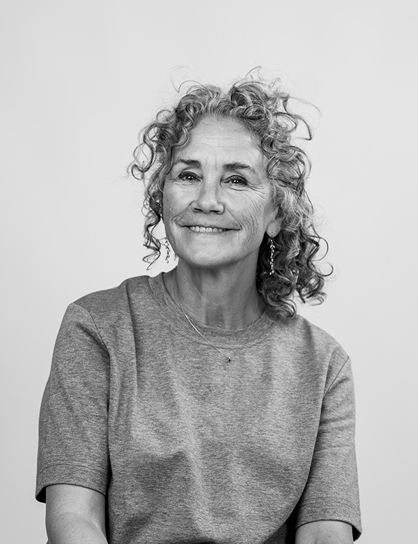 Senior model met krullen Anneke S.