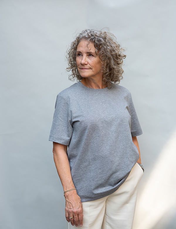 Senior model met krullen Anneke S.