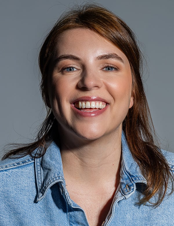 Model Vrouwelijk model met halflang haar annelies