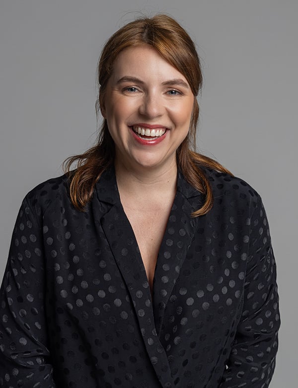 Vrouwelijk model met halflang haar Annelies
