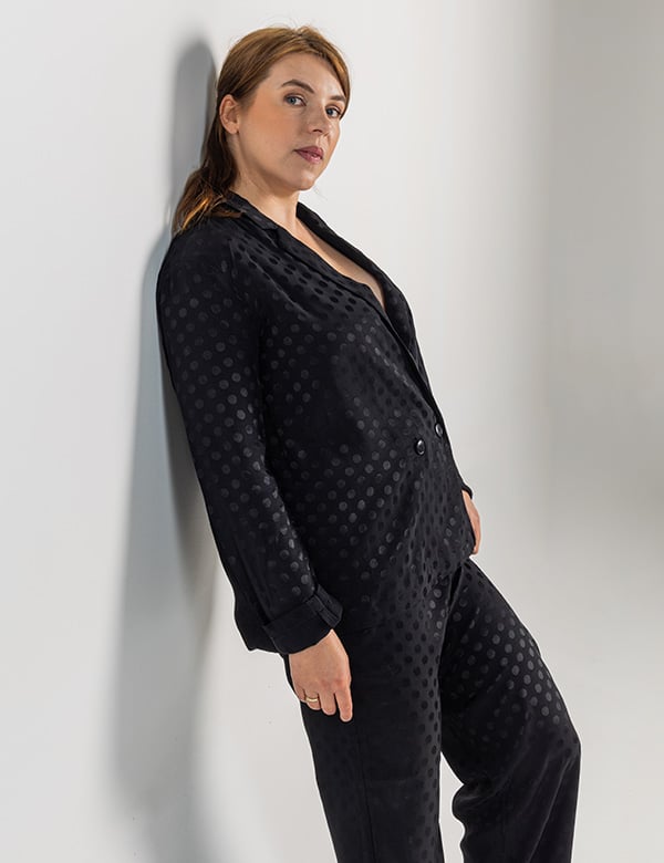 Vrouwelijk model met halflang haar Annelies