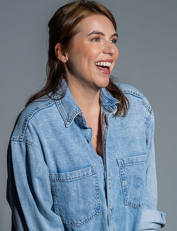 Vrouwelijk model met halflang haar Annelies