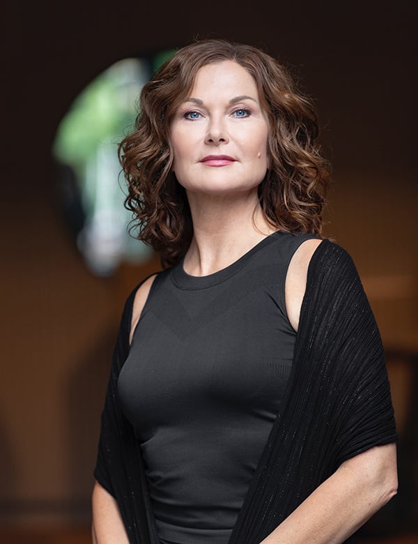 Vrouwelijk model met kort bruin haar Annet B.