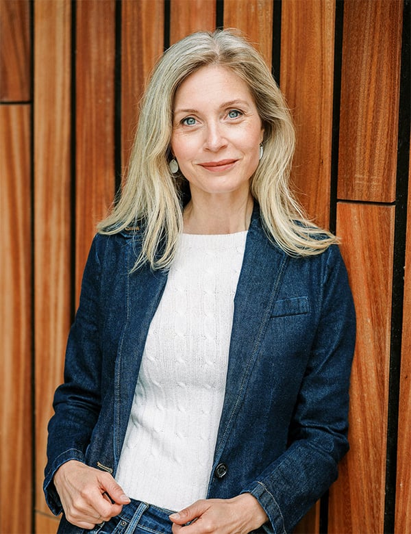 Vrouwelijk model met middellang blond haar Annet G.