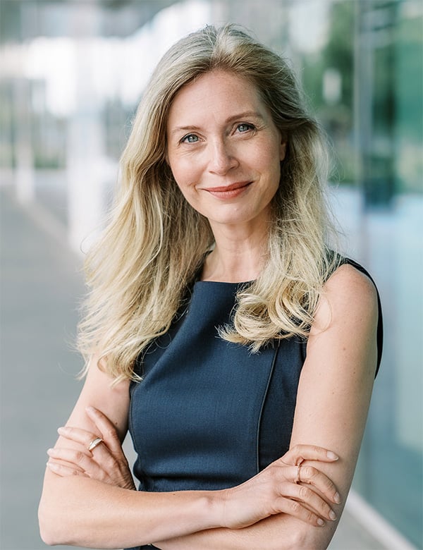 Vrouwelijk model met middellang blond haar Annet G.