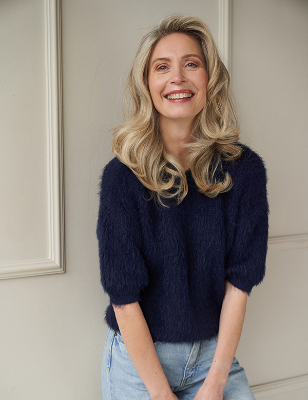 Vrouwelijk model met middellang blond haar Annet G.
