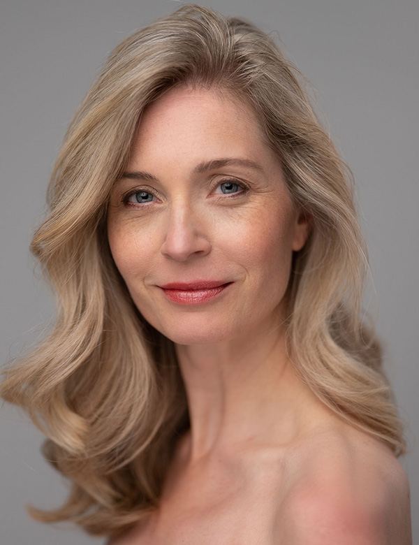 Vrouwelijk model met middellang blond haar Annet G.