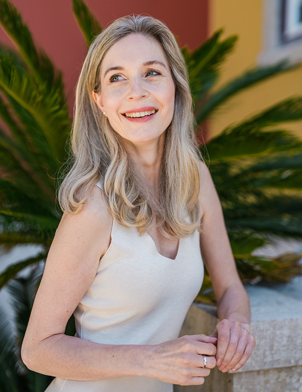 Vrouwelijk model met middellang blond haar Annet G.