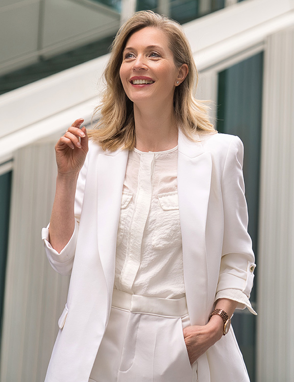 Vrouwelijk model met blond haar Annet