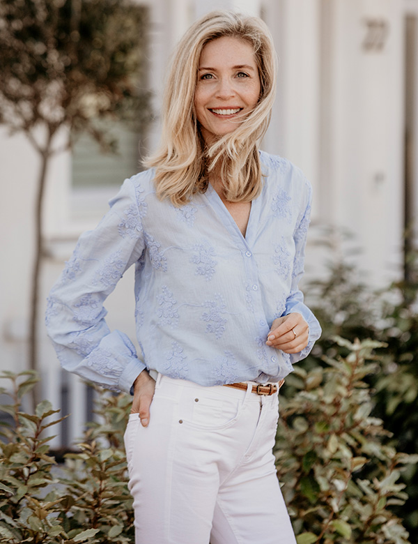 Vrouwelijk model met blond haar Annet