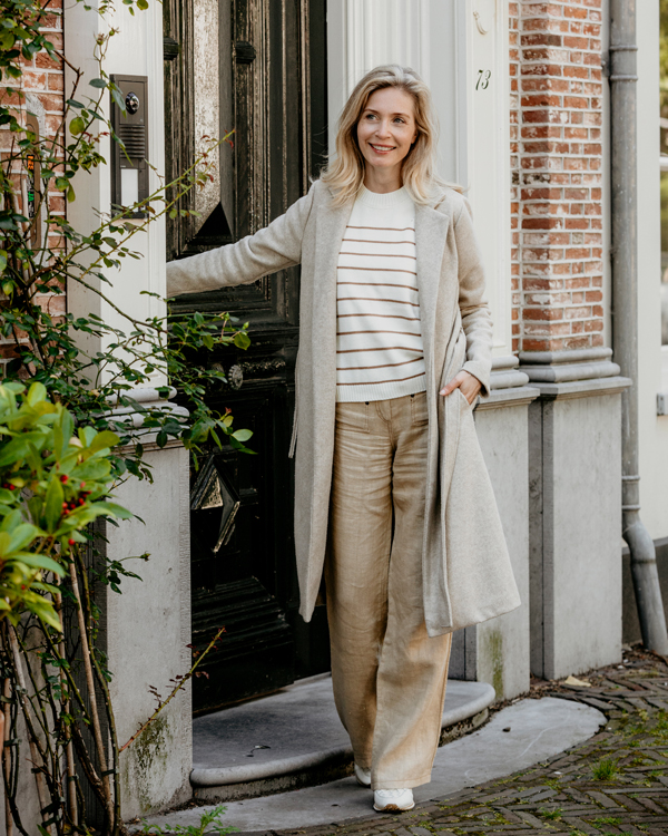 Vrouwelijk model met blond haar Annet G.