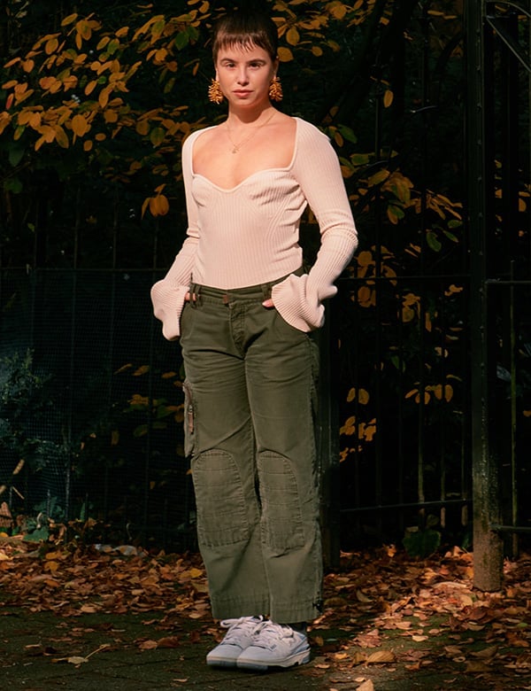 Vrouwelijk model met kort haar Anouk