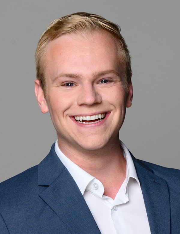 Mannelijk model met blond haar arjen