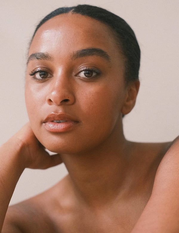 Vrouwelijk model met zwart haar Arlette N.