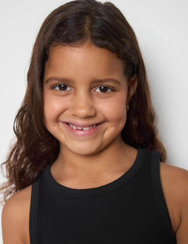 Kindermodel met bruin haar Noor