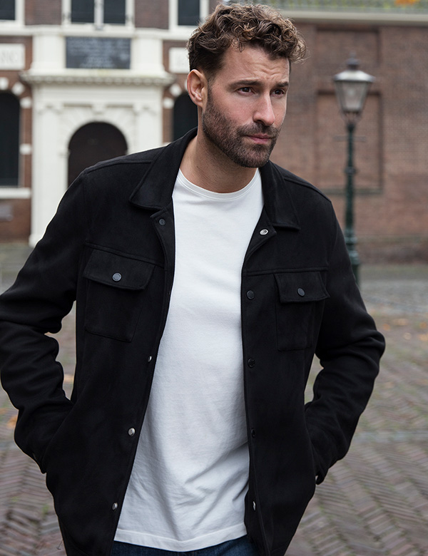 Mannelijk model met bruin haar Auke
