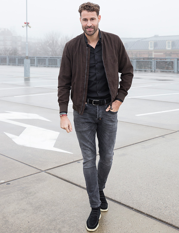 Mannelijk model met bruin haar Auke