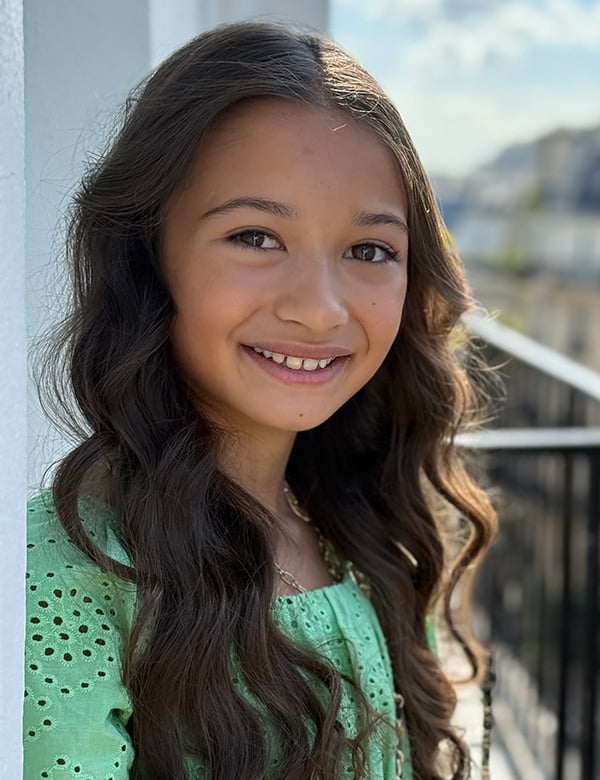 Kindermodel met bruin haar avalon